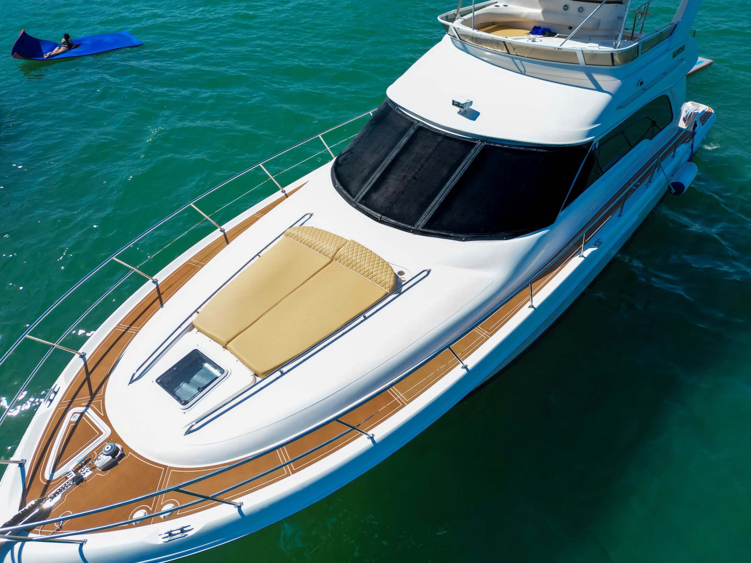 SeaRay Sedan FlyBridge