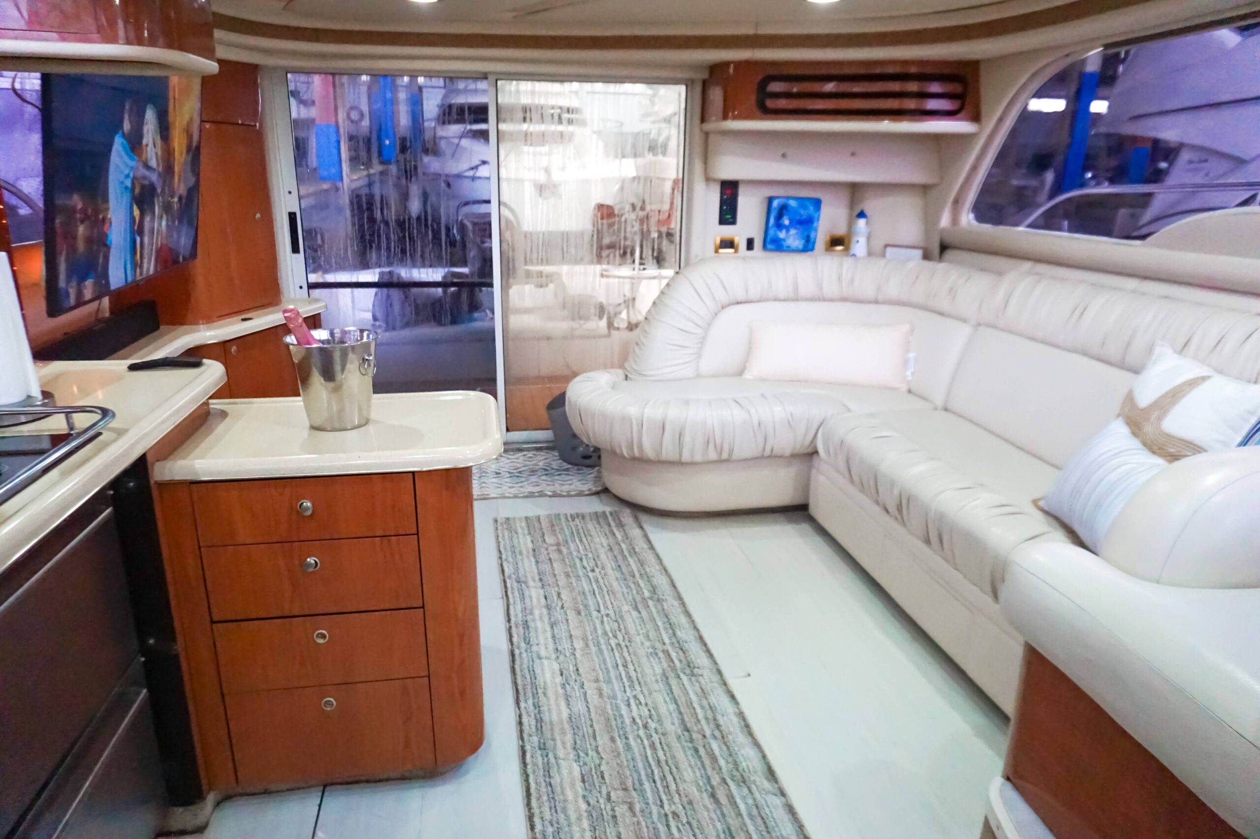 SeaRay Sedan FlyBridge