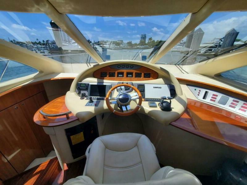 57ft Azimut Lux Flybridge