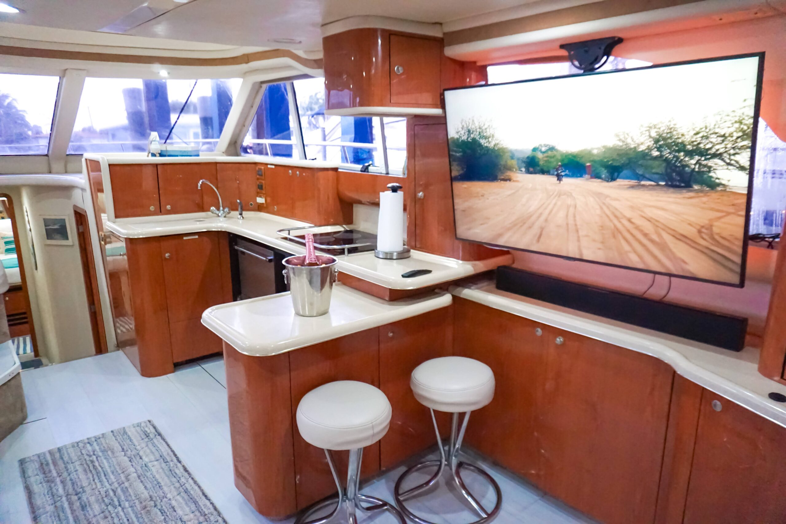 SeaRay Sedan FlyBridge