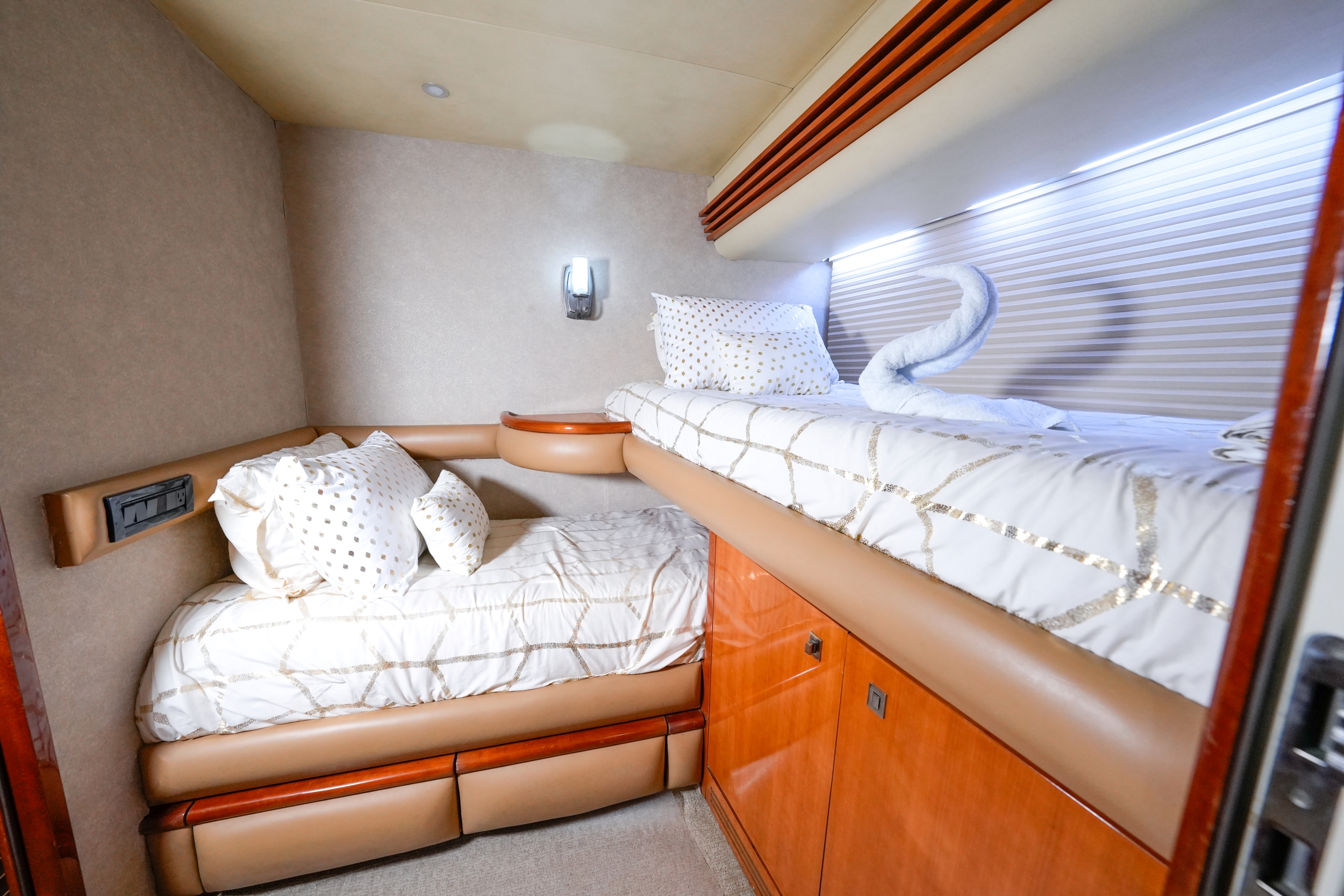 70ft Azimut