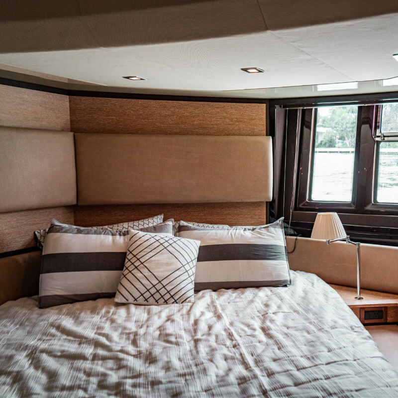 60 ft Azimut