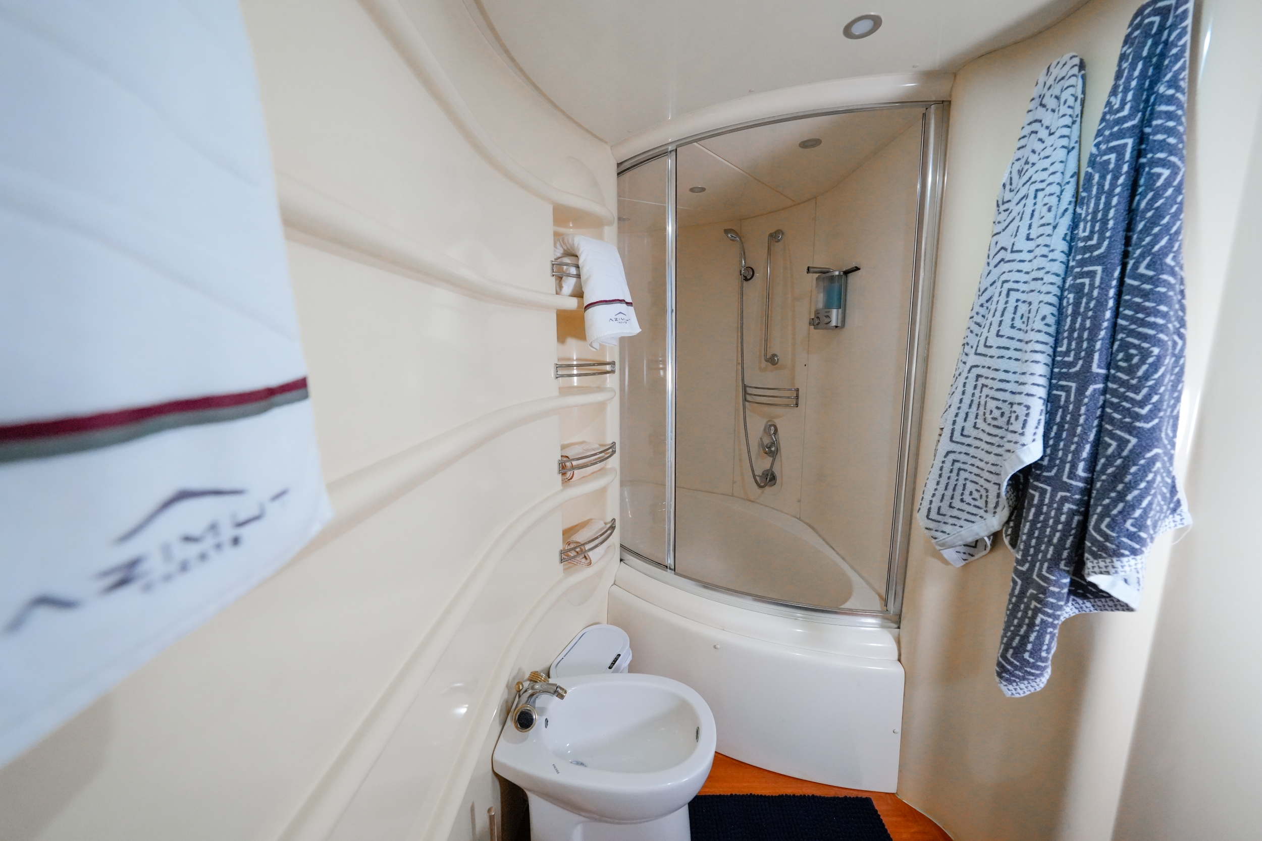 70ft Azimut