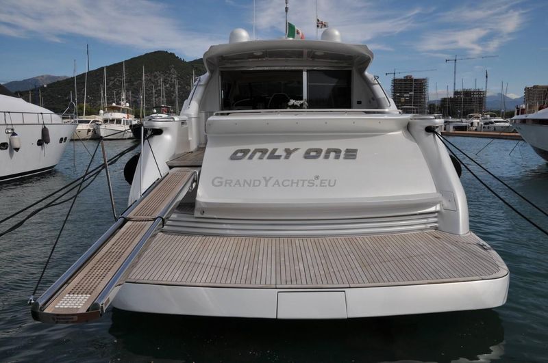2006 Pershing 76 77ft