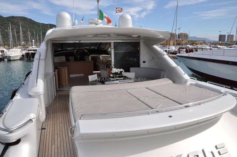 2006 Pershing 76 77ft
