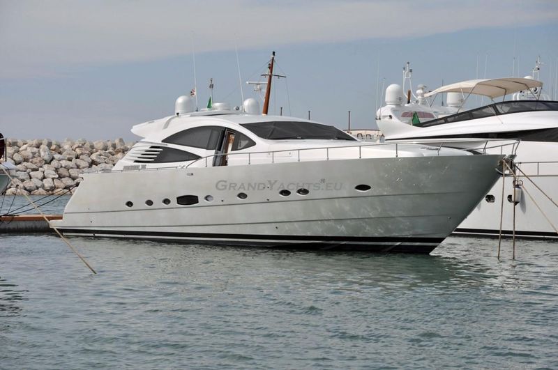 2006 Pershing 76 77ft