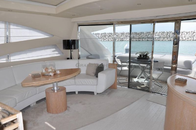 2006 Pershing 76 77ft