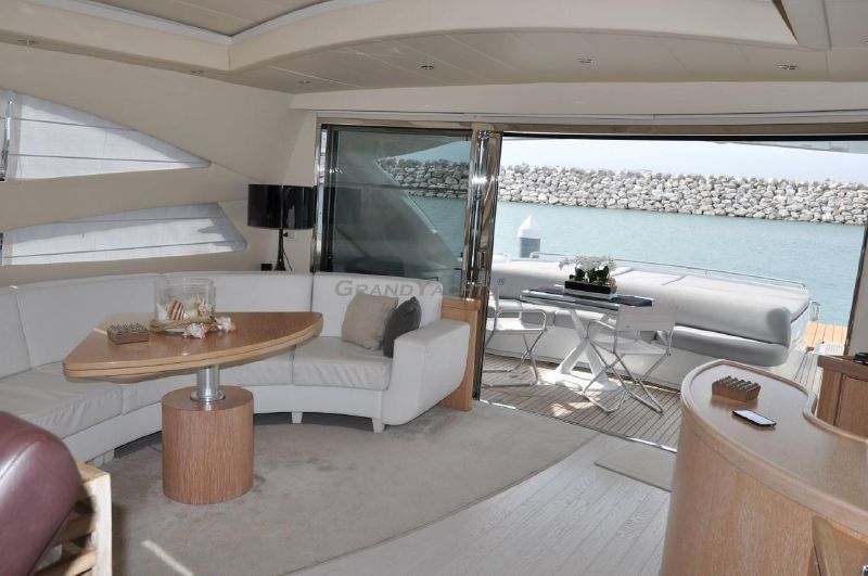 2006 Pershing 76 77ft