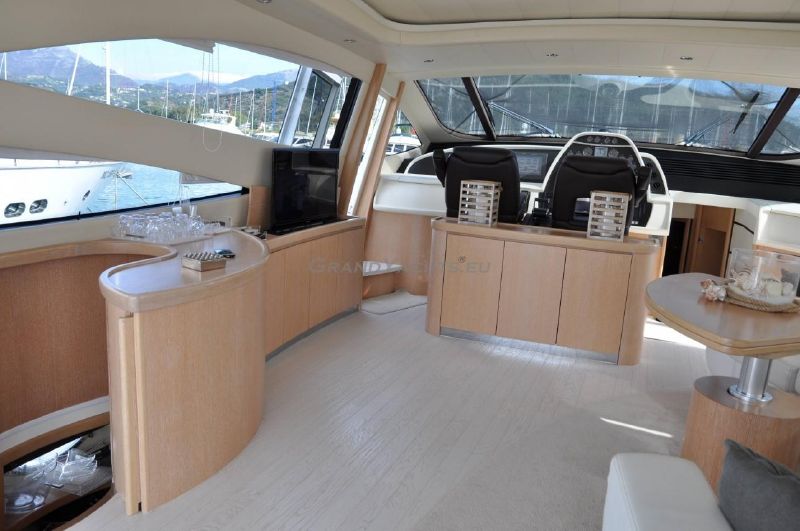 2006 Pershing 76 77ft