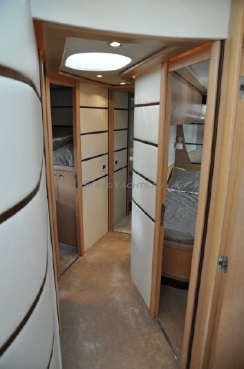 2006 Pershing 76 77ft