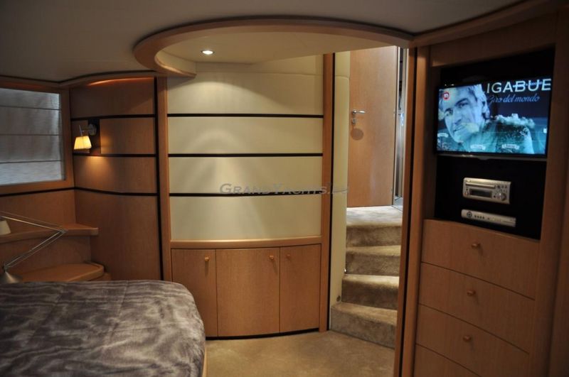 2006 Pershing 76 77ft