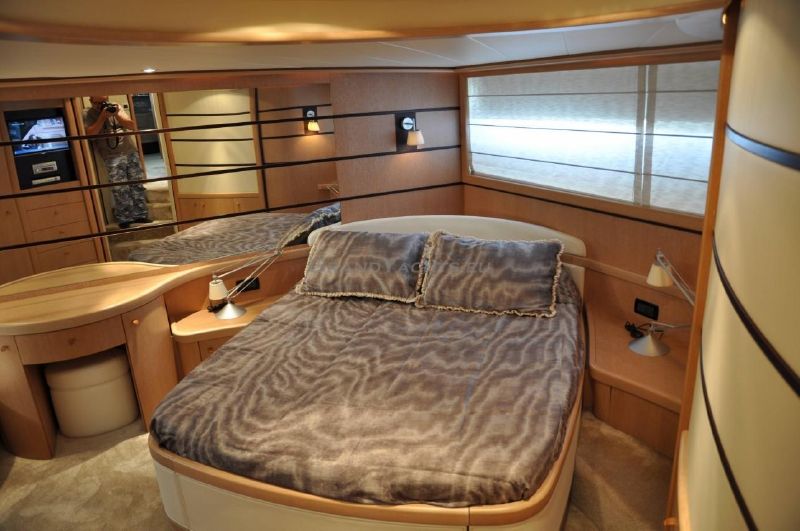 2006 Pershing 76 77ft