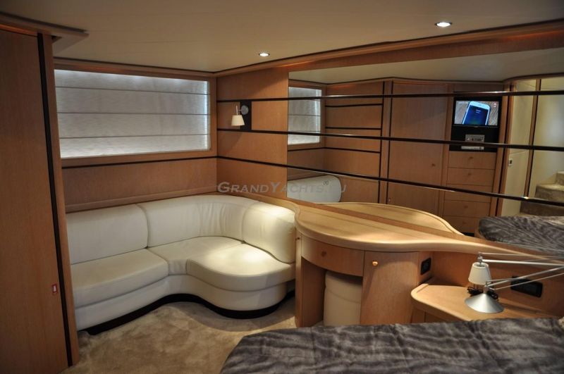 2006 Pershing 76 77ft