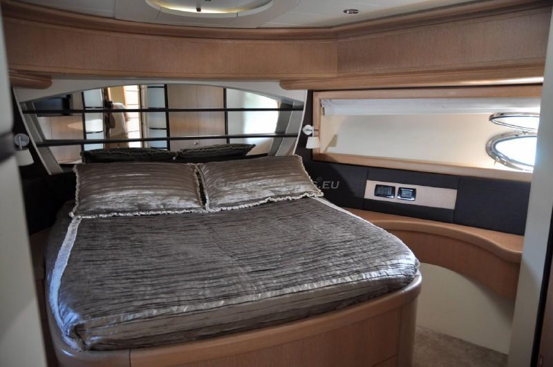 2006 Pershing 76 77ft