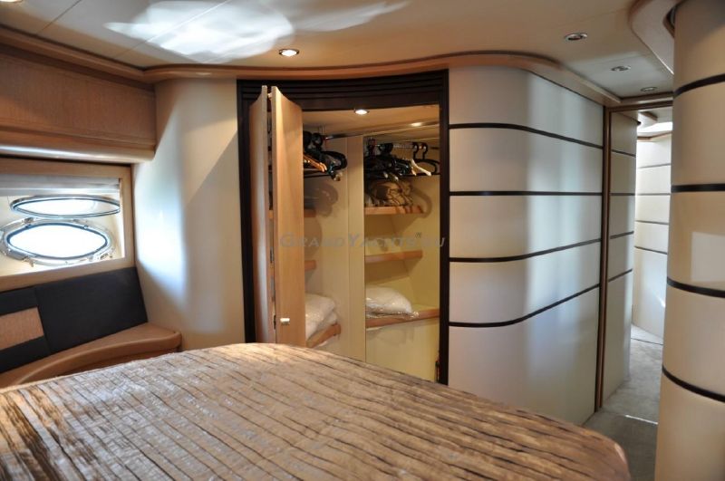 2006 Pershing 76 77ft