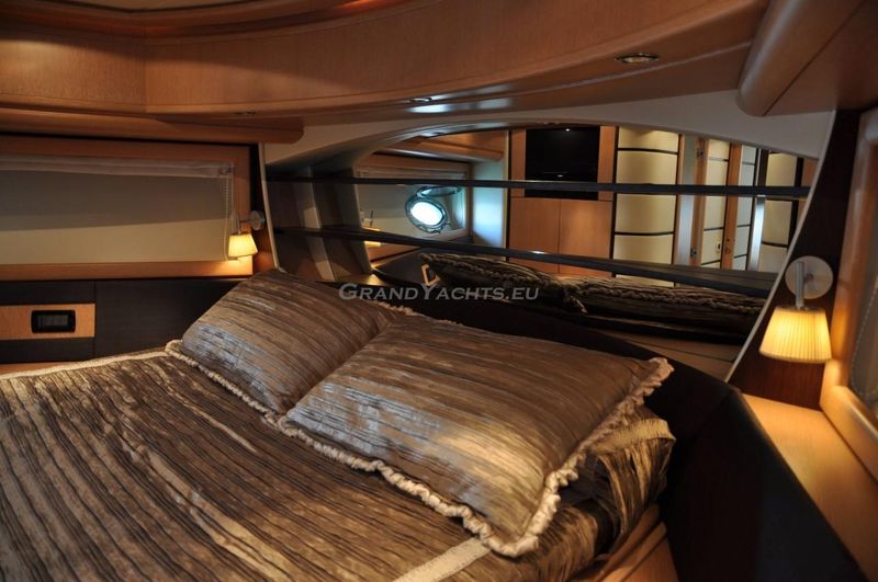2006 Pershing 76 77ft
