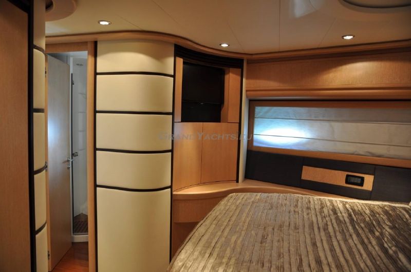 2006 Pershing 76 77ft