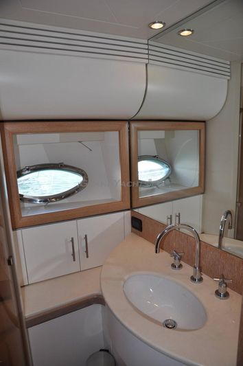 2006 Pershing 76 77ft