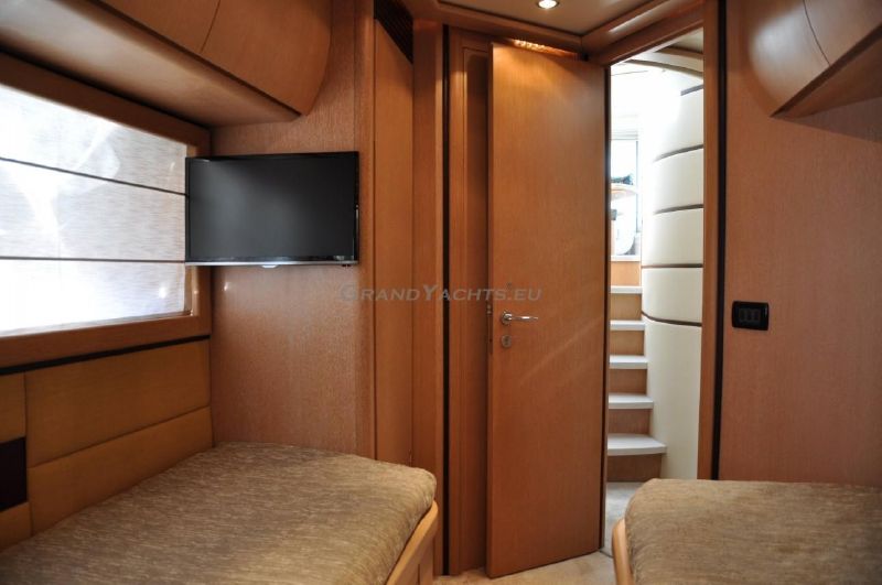 2006 Pershing 76 77ft