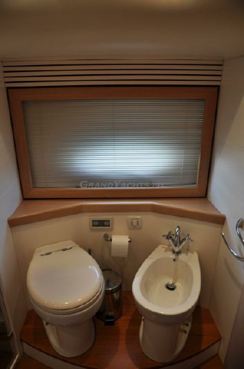 2006 Pershing 76 77ft