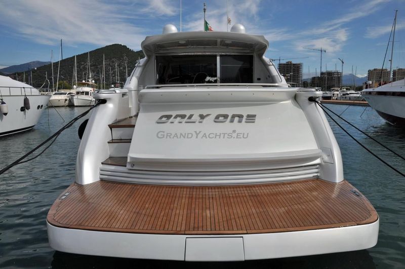 2006 Pershing 76 77ft