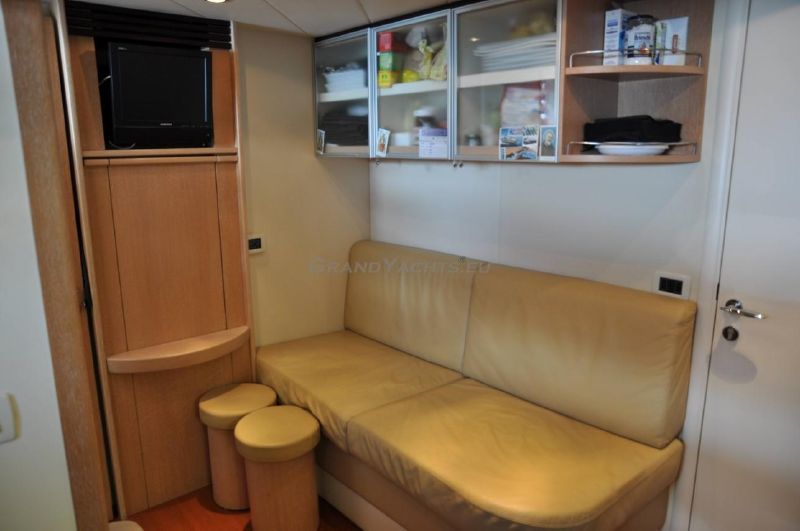 2006 Pershing 76 77ft