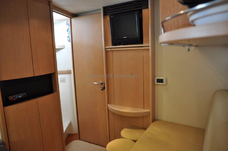 2006 Pershing 76 77ft