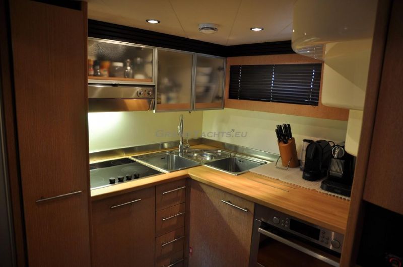 2006 Pershing 76 77ft