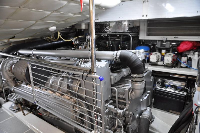 2006 Pershing 76 77ft