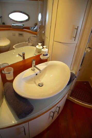 2004 Pershing 76 76ft