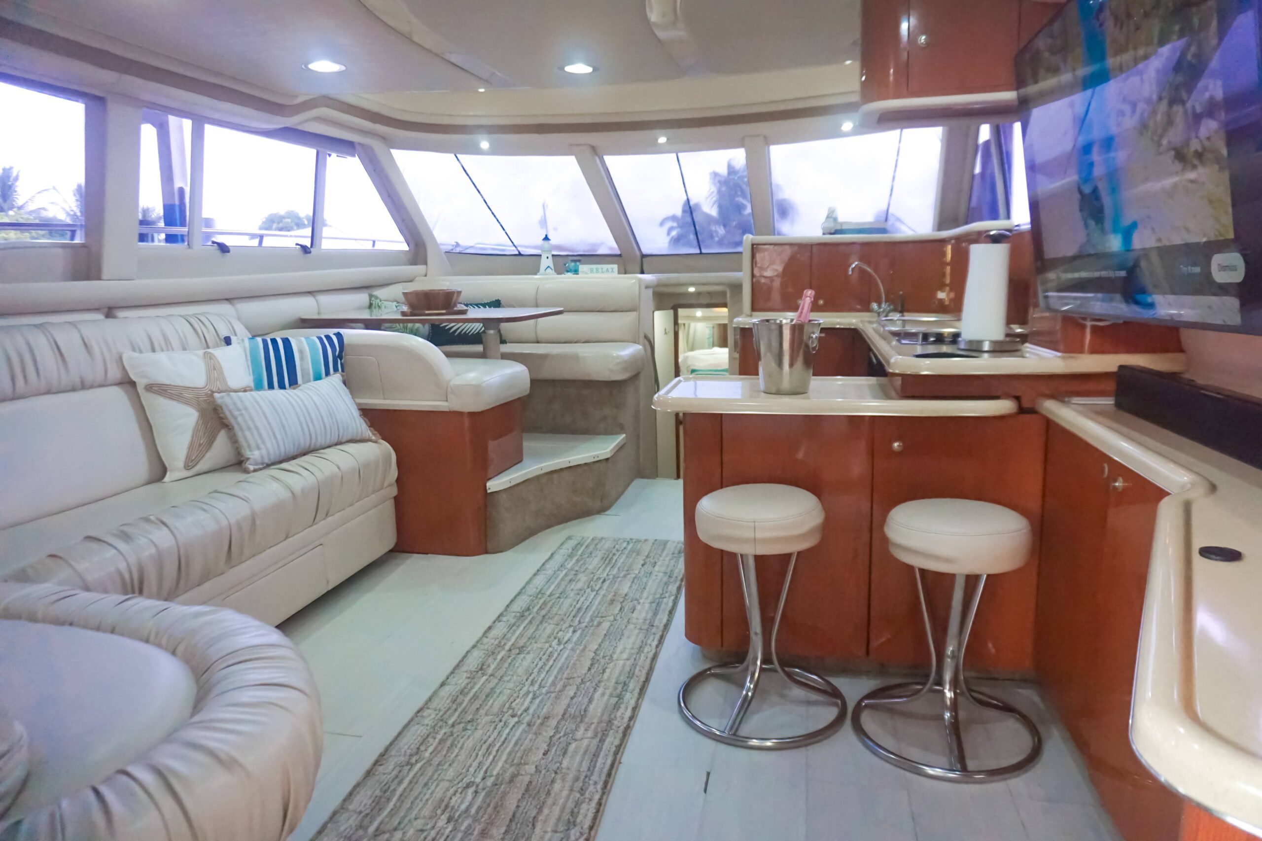 SeaRay Sedan FlyBridge