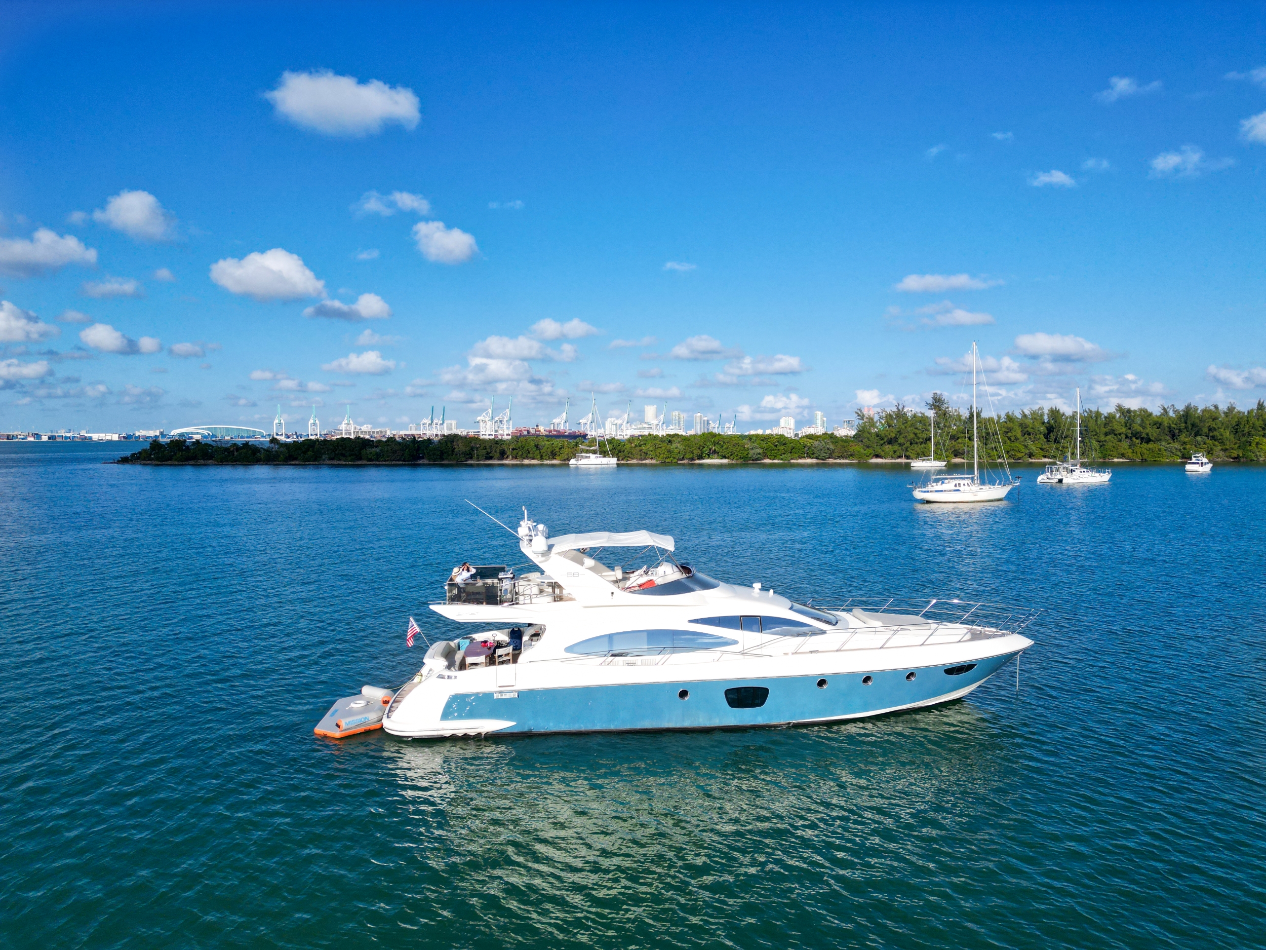 70ft Azimut