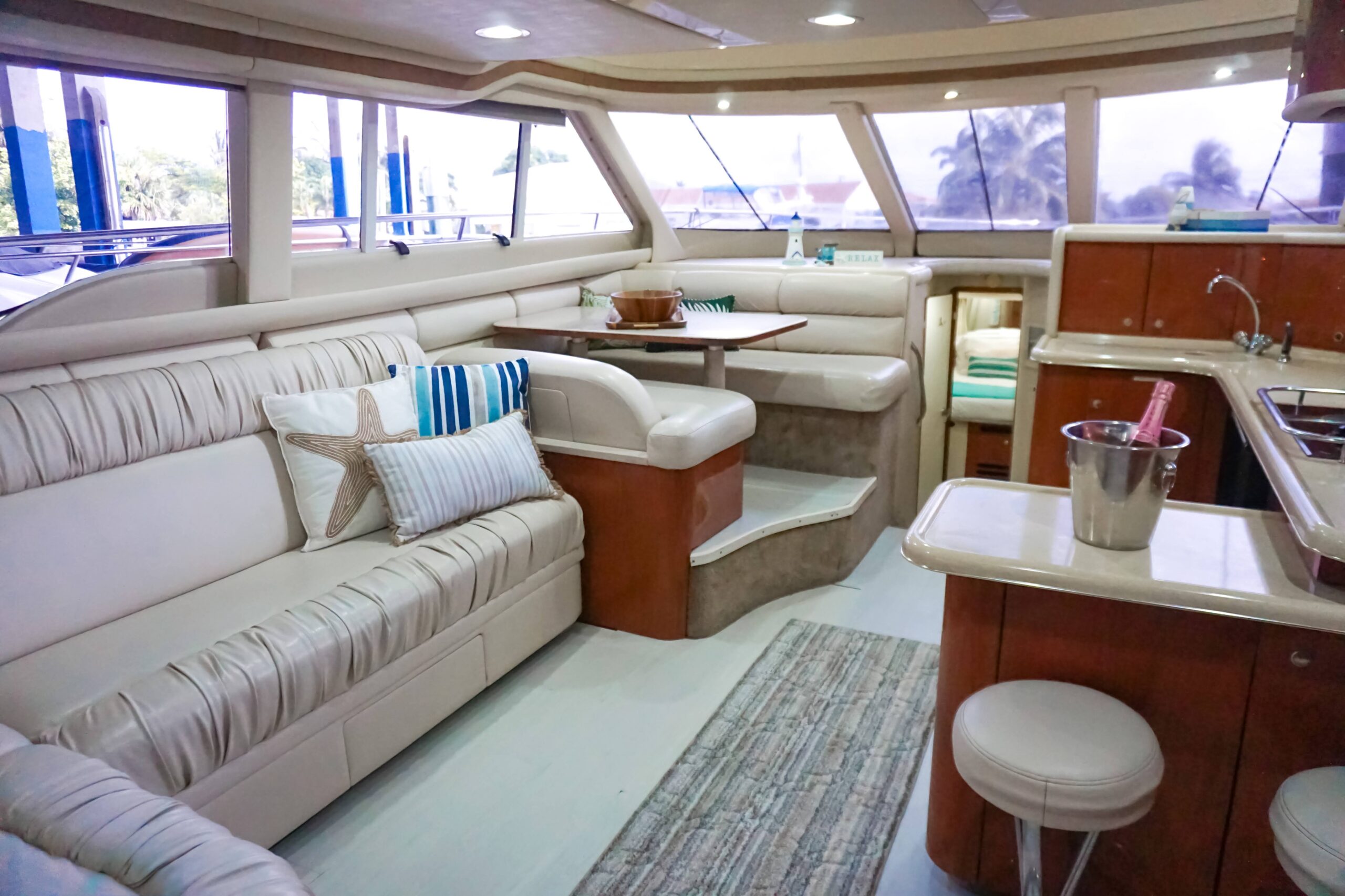 SeaRay Sedan FlyBridge