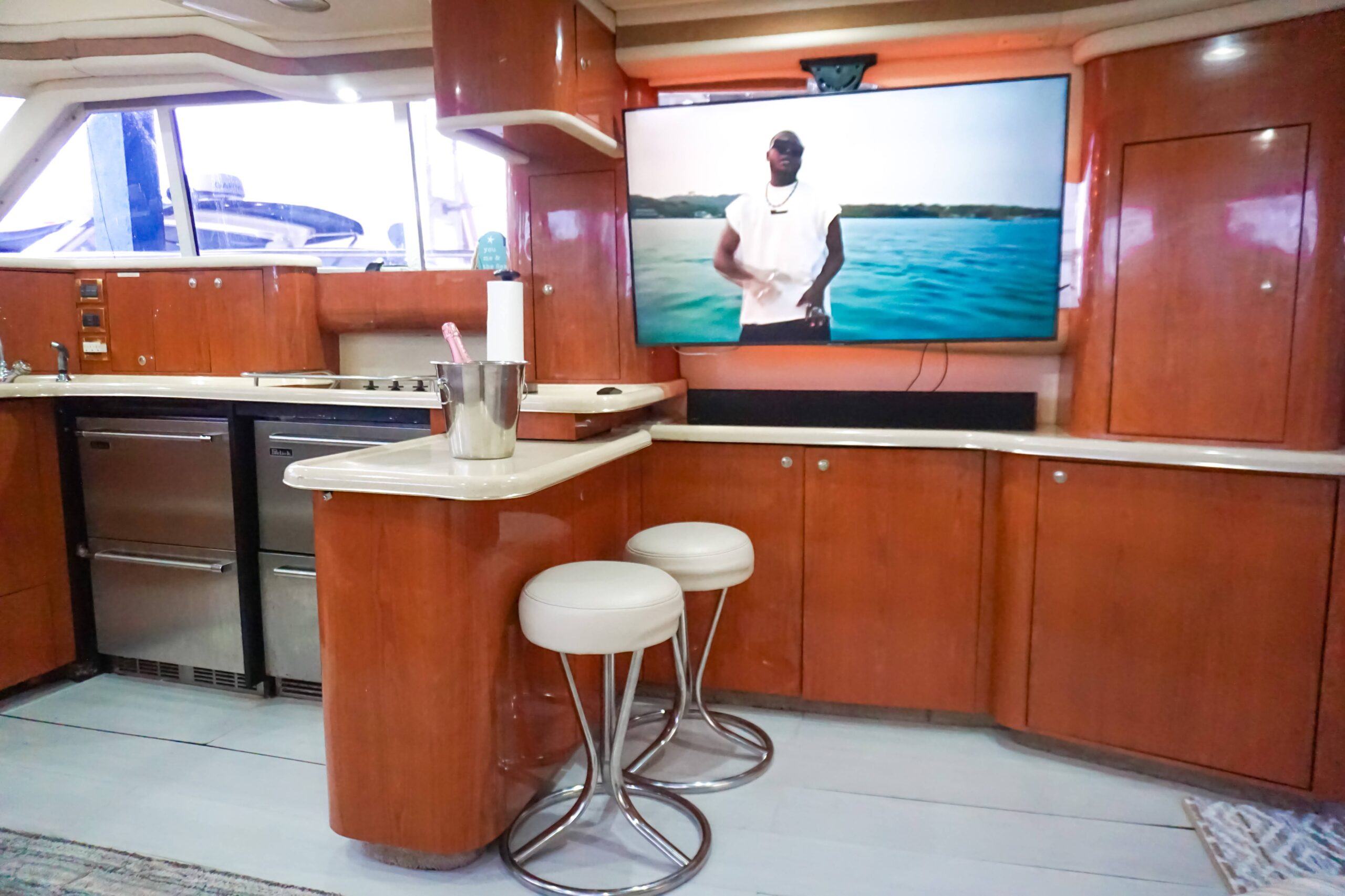 SeaRay Sedan FlyBridge