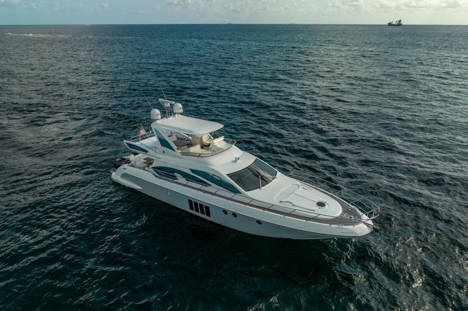 66 ft Azimut Lux