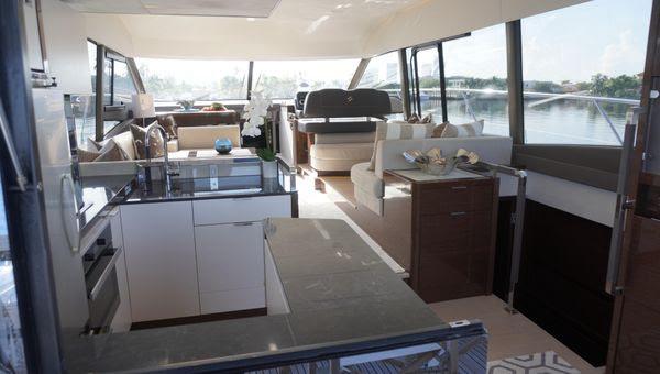 60 FT Prestige Flybridge