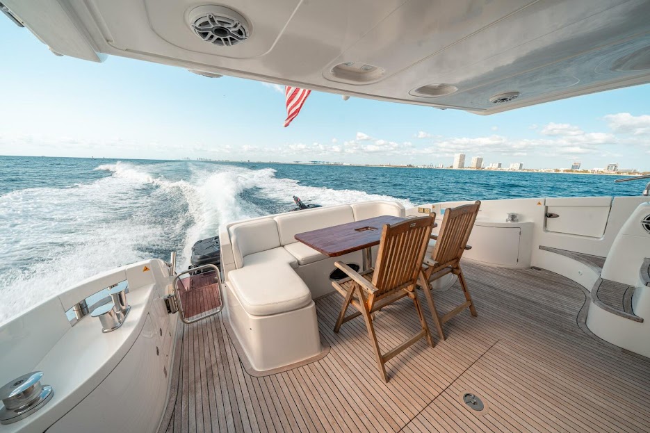 66 ft Azimut Lux