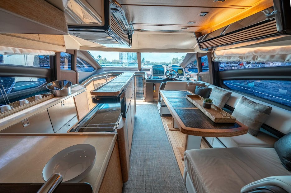 66 ft Azimut Lux