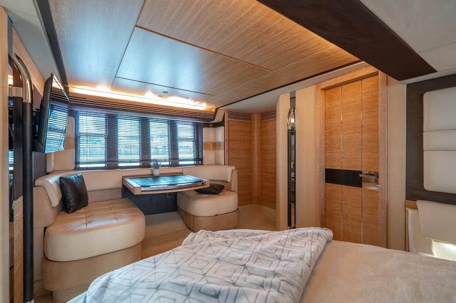 66 ft Azimut Lux