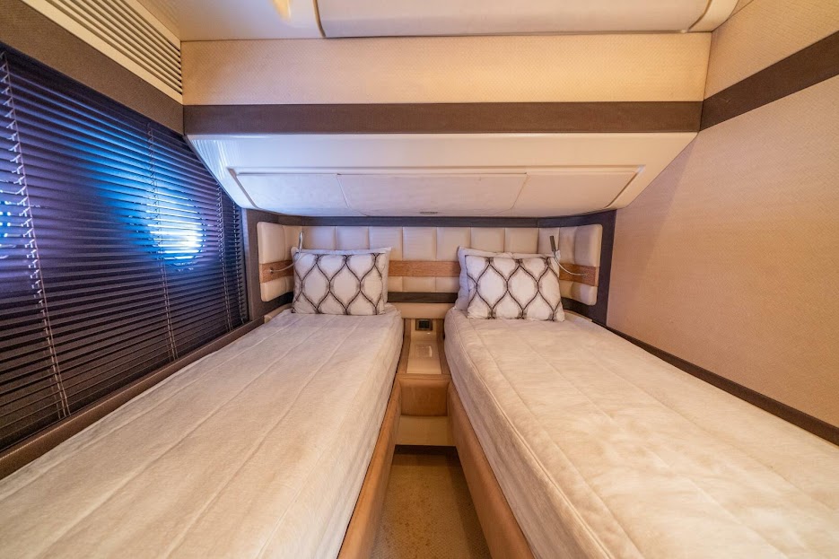 66 ft Azimut Lux