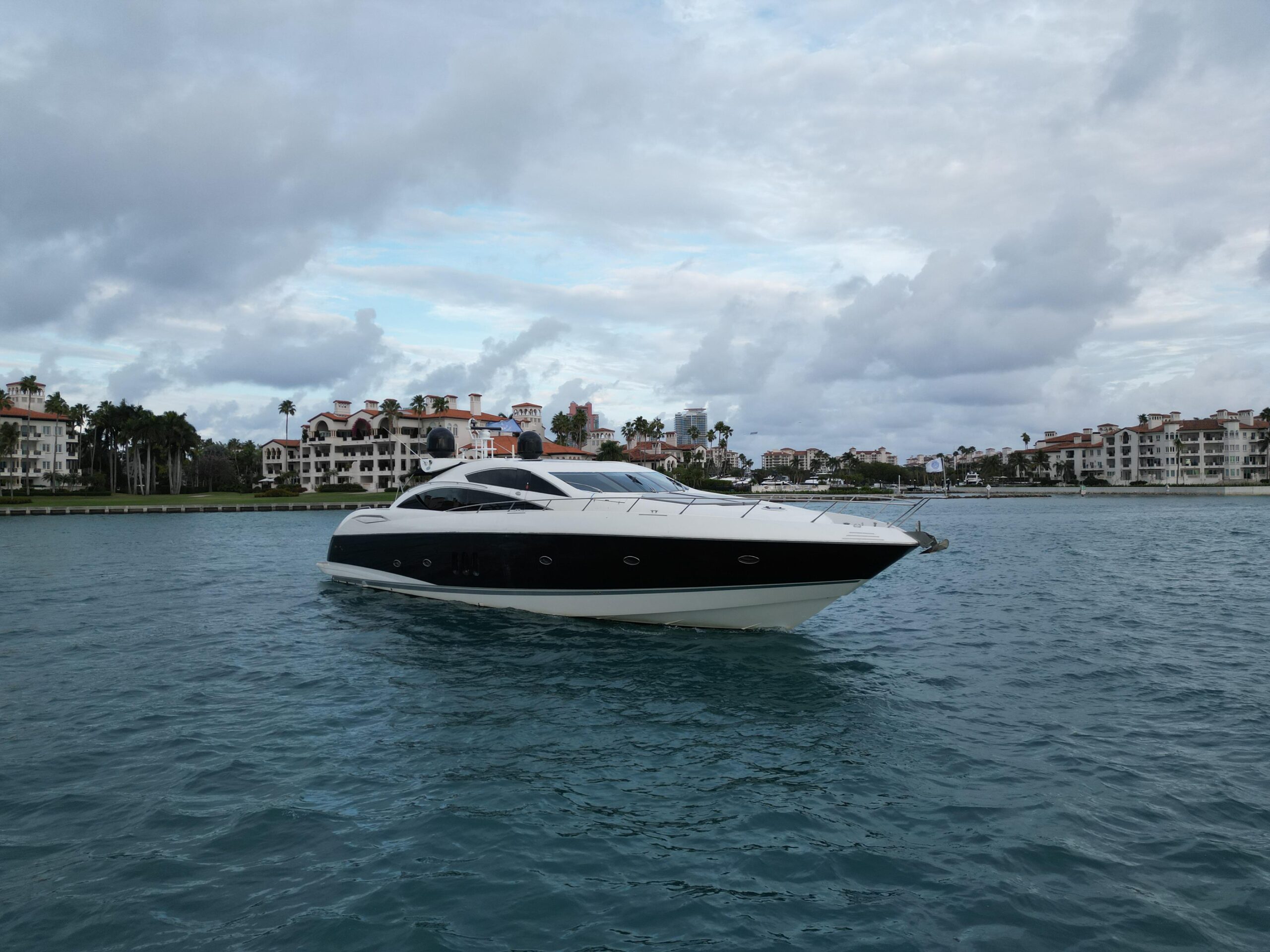 82FT SUNSEEKER PREDATOR
